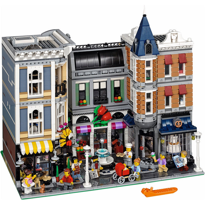 Pre- Order LEGO Creator Expert 10255 Assembly Square Modular Building