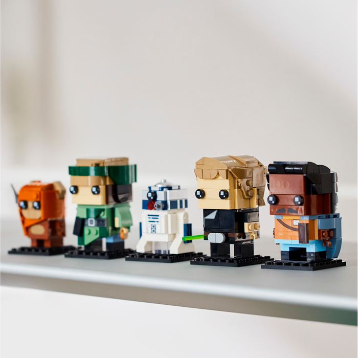 LEGO Brickheadz 40623 Battle of Endor Heroes figures displayed on a shelf