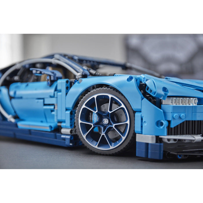 LEGO Technic 42083 Bugatti Chiron (Outlet)