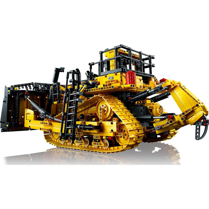 LEGO Technic 42131 CAT D11 Bulldozer